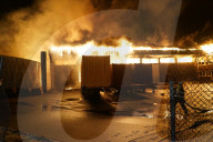 NEWS - Grossbrand zerstört Lagerhallenkomplex in Hamburg