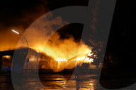 NEWS - Grossbrand zerstört Lagerhallenkomplex in Hamburg