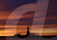 NEWS - Sonnenaufgang hinter der Freiheitsstatue, New Jersey, USA