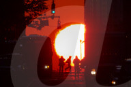 FEATURE - Sonnenaufgang in der 42nd Street in Manhattan