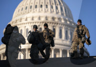 NEWS - Mitglieder der Nationalgarde patrouillieren vor dem U.S. Capitol in Washington