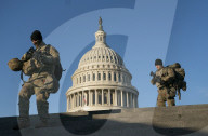 NEWS - Mitglieder der Nationalgarde patrouillieren vor dem U.S. Capitol in Washington