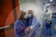 NEWS - Coronavirus: Das Umarmungszelt im New Castelli's Hospital in Rom