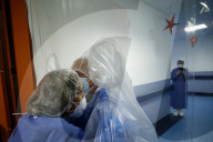 NEWS - Coronavirus: Das Umarmungszelt im New Castelli's Hospital in Rom