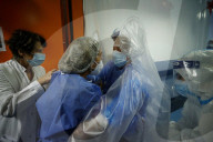 NEWS - Coronavirus: Das Umarmungszelt im New Castelli's Hospital in Rom