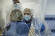 NEWS - Coronavirus: Das Umarmungszelt im New Castelli's Hospital in Rom