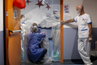 NEWS - Coronavirus: Das Umarmungszelt im New Castelli's Hospital in Rom