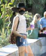PEOPLE - MS-Patientin Selma Blair spaziert mit Freund Ron Carlson