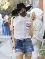 PEOPLE - MS-Patientin Selma Blair spaziert mit Freund Ron Carlson