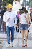 PEOPLE - MS-Patientin Selma Blair spaziert mit Freund Ron Carlson