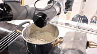 FEATURE - In dieser Küche kocht der Roboter