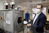 NEWS - Coronavirus:  Die Firma Baumgartner & Rath GmbH in München produziert FFP2 Masken