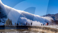 FEATURE - Malerischer Wolken-"Wasserfall" in Nanchuan, China
