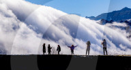 FEATURE - Malerischer Wolken-"Wasserfall" in Nanchuan, China