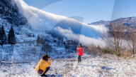 FEATURE - Malerischer Wolken-"Wasserfall" in Nanchuan, China