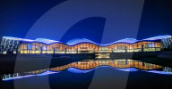 FEATURE - Nachtansicht des beleuchteten neuen Grand Theatre in Nantong, China
