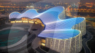 FEATURE - Nachtansicht des beleuchteten neuen Grand Theatre in Nantong, China