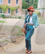 FEATURE - Zeitlos schön: Britin Mars Dilbert hat ihr Faible für Vintage Mode aus den 1930er und 1940er Jahren entdeckt