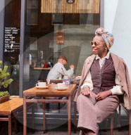 FEATURE - Zeitlos schön: Britin Mars Dilbert hat ihr Faible für Vintage Mode aus den 1930er und 1940er Jahren entdeckt