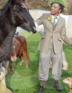 FEATURE - Zeitlos schön: Britin Mars Dilbert hat ihr Faible für Vintage Mode aus den 1930er und 1940er Jahren entdeckt