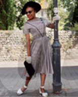 FEATURE - Zeitlos schön: Britin Mars Dilbert hat ihr Faible für Vintage Mode aus den 1930er und 1940er Jahren entdeckt