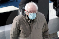 NEWS - USA: Bernie Sanders trÃ¤gt gemusterte Fausthandschuhe an der AmtseinfÃ¼hrung von Biden