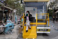 NEWS - Coronavirus: Mobile Covid-19-Testwagen in Hongkong