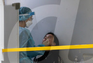 NEWS - Coronavirus: Mobile Covid-19-Testwagen in Hongkong