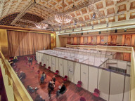 NEWS - Coronavirus: Vom Kurhaus zum Impfzentrum: Erste Corona-Impfungen im Benzetsaal vom Kurhaus in Baden-Baden