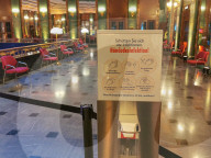 NEWS - Coronavirus: Vom Kurhaus zum Impfzentrum: Erste Corona-Impfungen im Benzetsaal vom Kurhaus in Baden-Baden