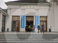 NEWS - Coronavirus: Vom Kurhaus zum Impfzentrum: Erste Corona-Impfungen im Benzetsaal vom Kurhaus in Baden-Baden