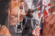 PEOPLE - Gedenken: Eddie Van Halen Mauer wird an seinem 66. Geburtstag in Hollywood enthüllt