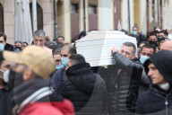 NEWS - Verstorben bei der TikTok Blackout Challenge: Beerdigung der zehnjährigen Antonella Sicomoro in Palermo
