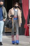 PEOPLE -  Bella Hadid verlÃ¤sst ihr Hotel wÃ¤hrend der Pariser Fashion Week 2021