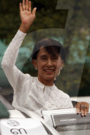 Aung San Suu Kyi Visits Mae La Refugees Camp
