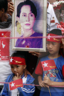 Aung San Suu Kyi Visits Mae La Refugees Camp