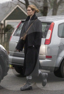 PEOPLE - Rosie Huntington-Whiteley ohne Make-Up unterwegs in London
