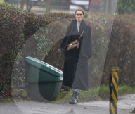 PEOPLE - Rosie Huntington-Whiteley ohne Make-Up unterwegs in London