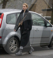 PEOPLE - Rosie Huntington-Whiteley ohne Make-Up unterwegs in London