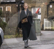 PEOPLE - Rosie Huntington-Whiteley ohne Make-Up unterwegs in London
