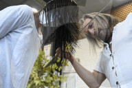 FEATURE - Alberto mit den Scherenhänden: Spanischer Friseur schneidet die Haare auf aussergewöhnliche Weise