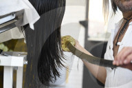 FEATURE - Alberto mit den Scherenhänden: Spanischer Friseur schneidet die Haare auf aussergewöhnliche Weise