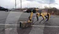 FEATURE - Roboter-Hund ist mit einem Arm noch vielseitiger einsetzbar