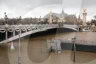 FEATURE - Paris: Die Seine tritt nach tagelangem, massivem Regen Ã¼ber die Ufer