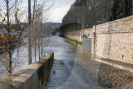 FEATURE - Paris: Die Seine tritt nach tagelangem, massivem Regen Ã¼ber die Ufer