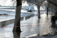 NEWS - Hochwasser in NRW: Rheinpegel steigt weiter