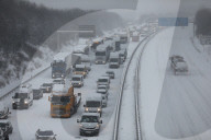 NEWS - Schneechaos in Deutschland: Autobahn 4 bei Dresden dicht