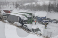 NEWS - Schneechaos in Deutschland: Autobahn 4 bei Dresden dicht
