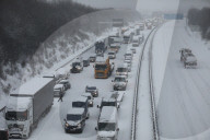NEWS - Schneechaos in Deutschland: Autobahn 4 bei Dresden dicht
