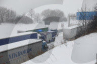 NEWS - Schneechaos in Deutschland: Autobahn 4 bei Dresden dicht